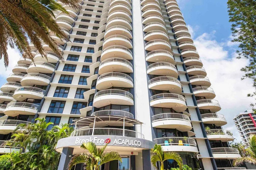 BreakFree Acapulco Surfers Paradise image 10
