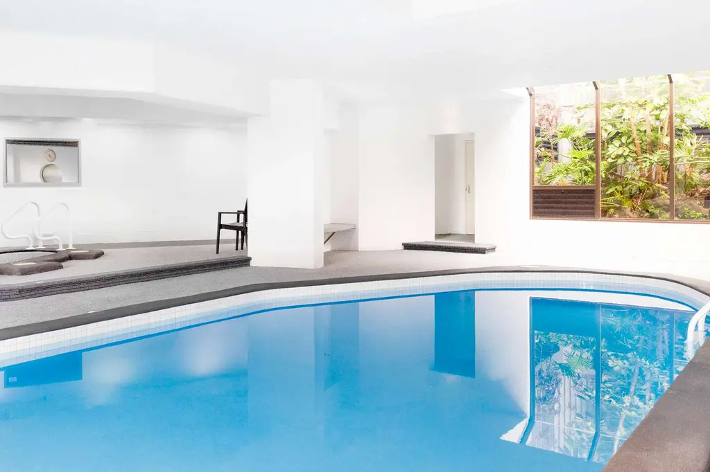 BreakFree Acapulco Surfers Paradise image 9