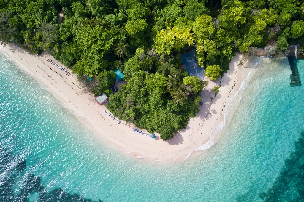 Green Island Resort image 14