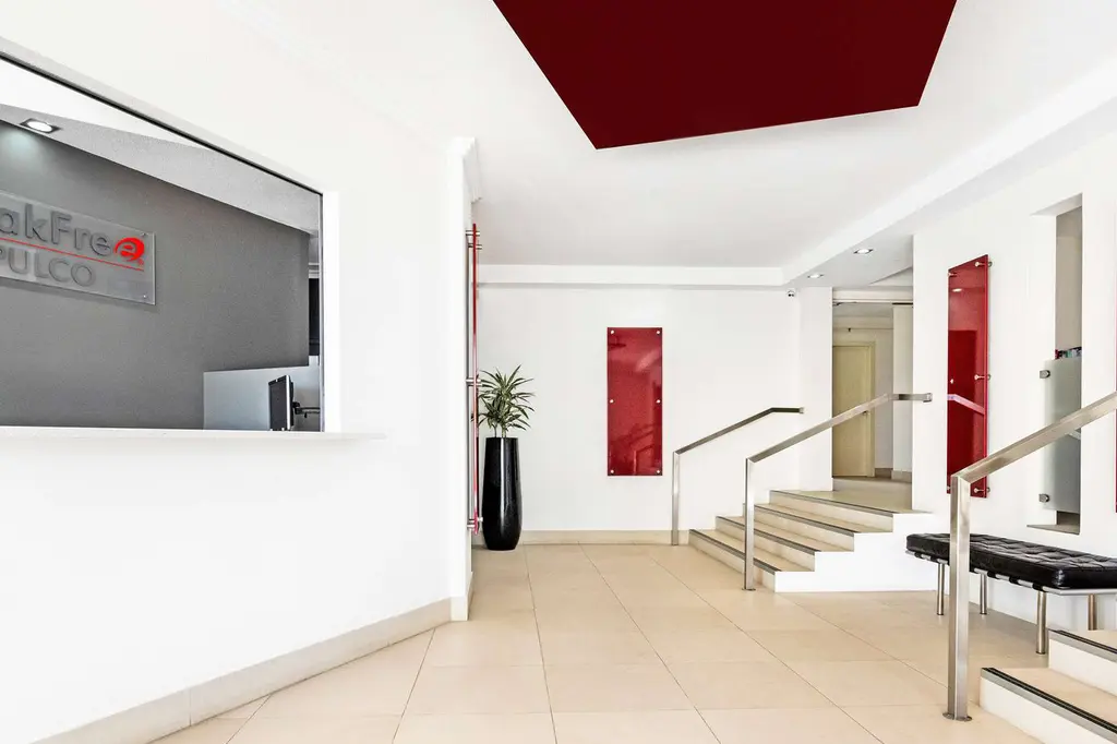 BreakFree Acapulco Surfers Paradise image 8